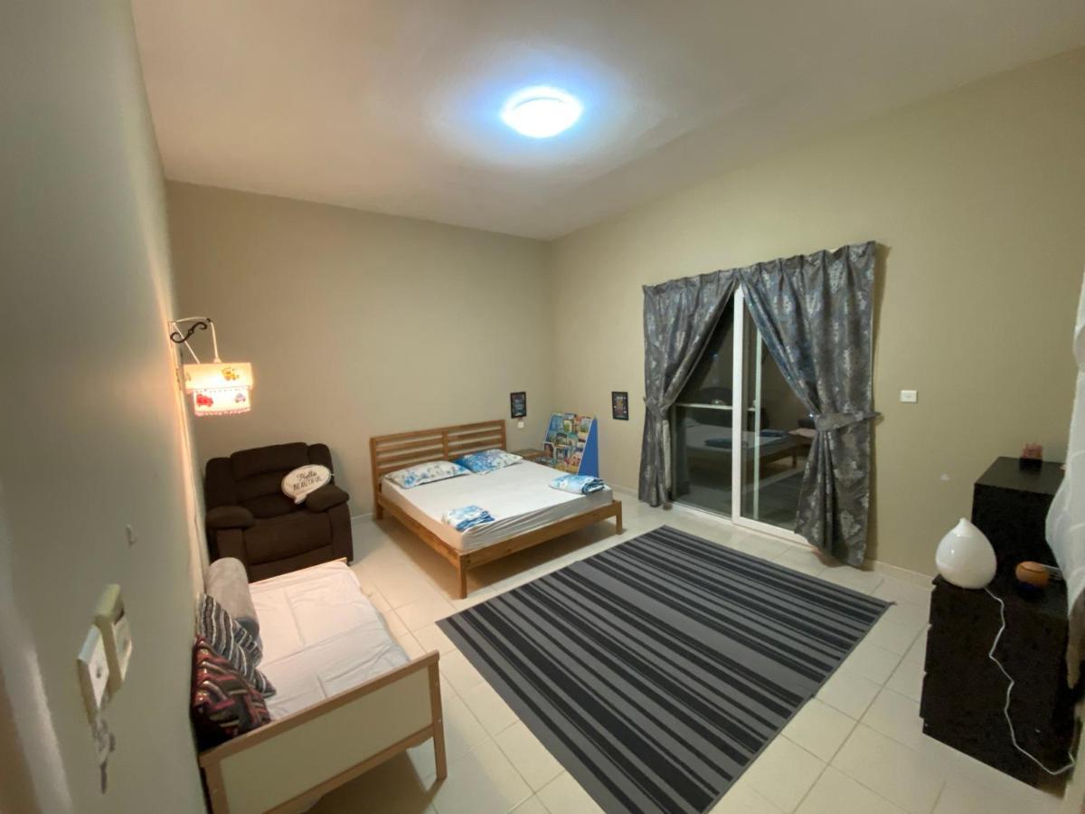 Spacious 4-bedroom villa, children friendly Dubai Exteriör bild
