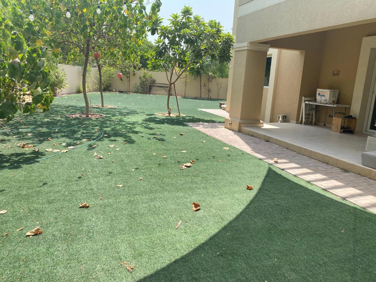 Spacious 4-bedroom villa, children friendly Dubai Exteriör bild