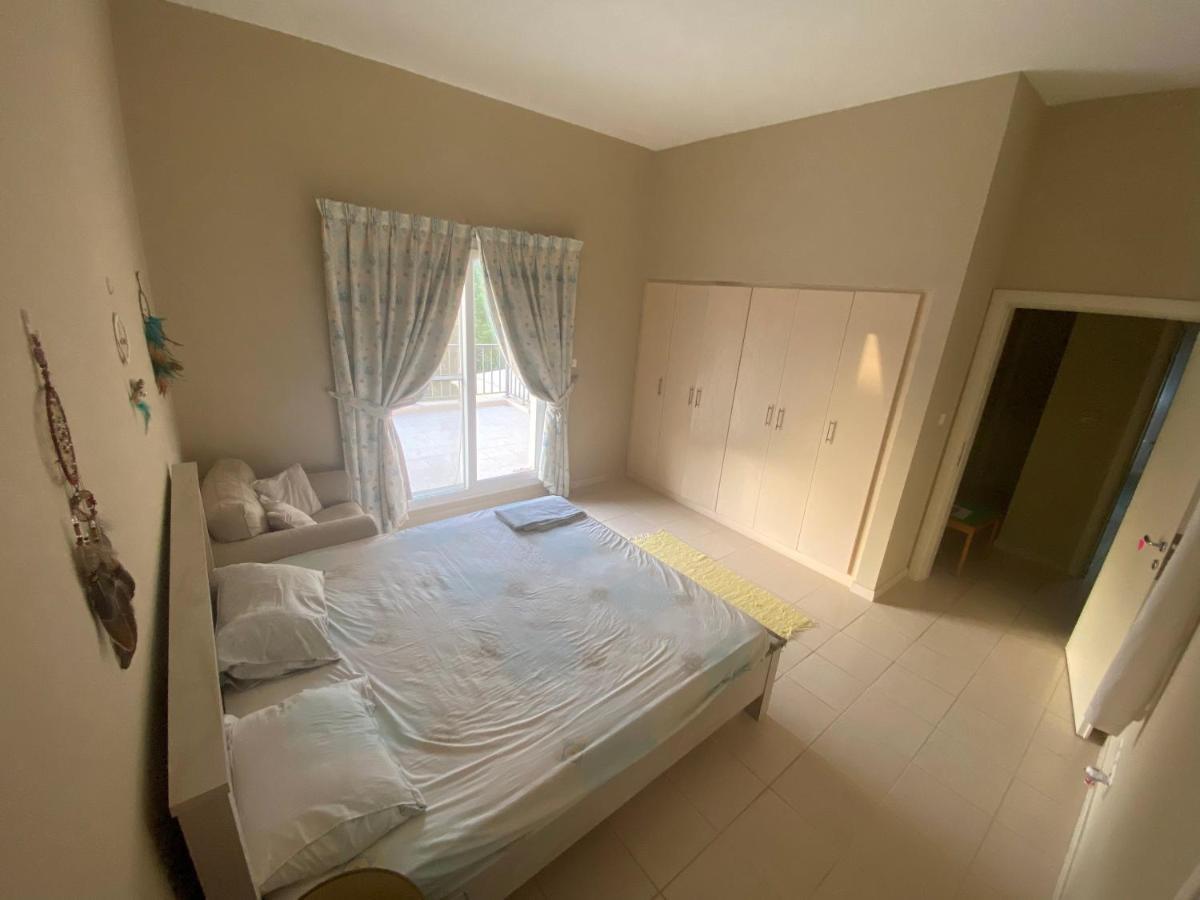 Spacious 4-bedroom villa, children friendly Dubai Exteriör bild