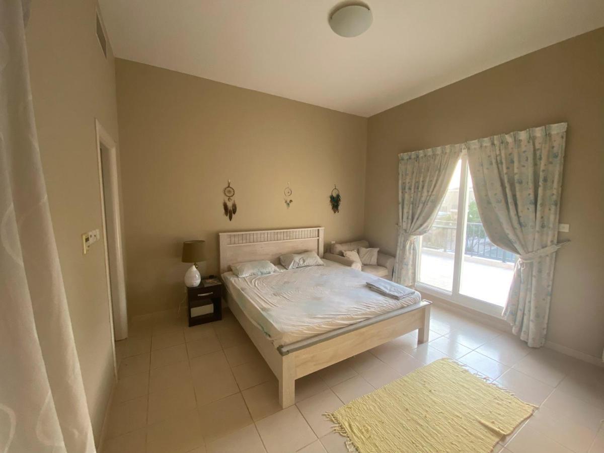Spacious 4-bedroom villa, children friendly Dubai Exteriör bild