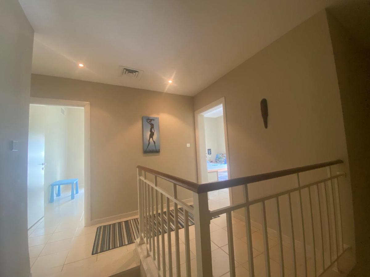 Spacious 4-bedroom villa, children friendly Dubai Exteriör bild