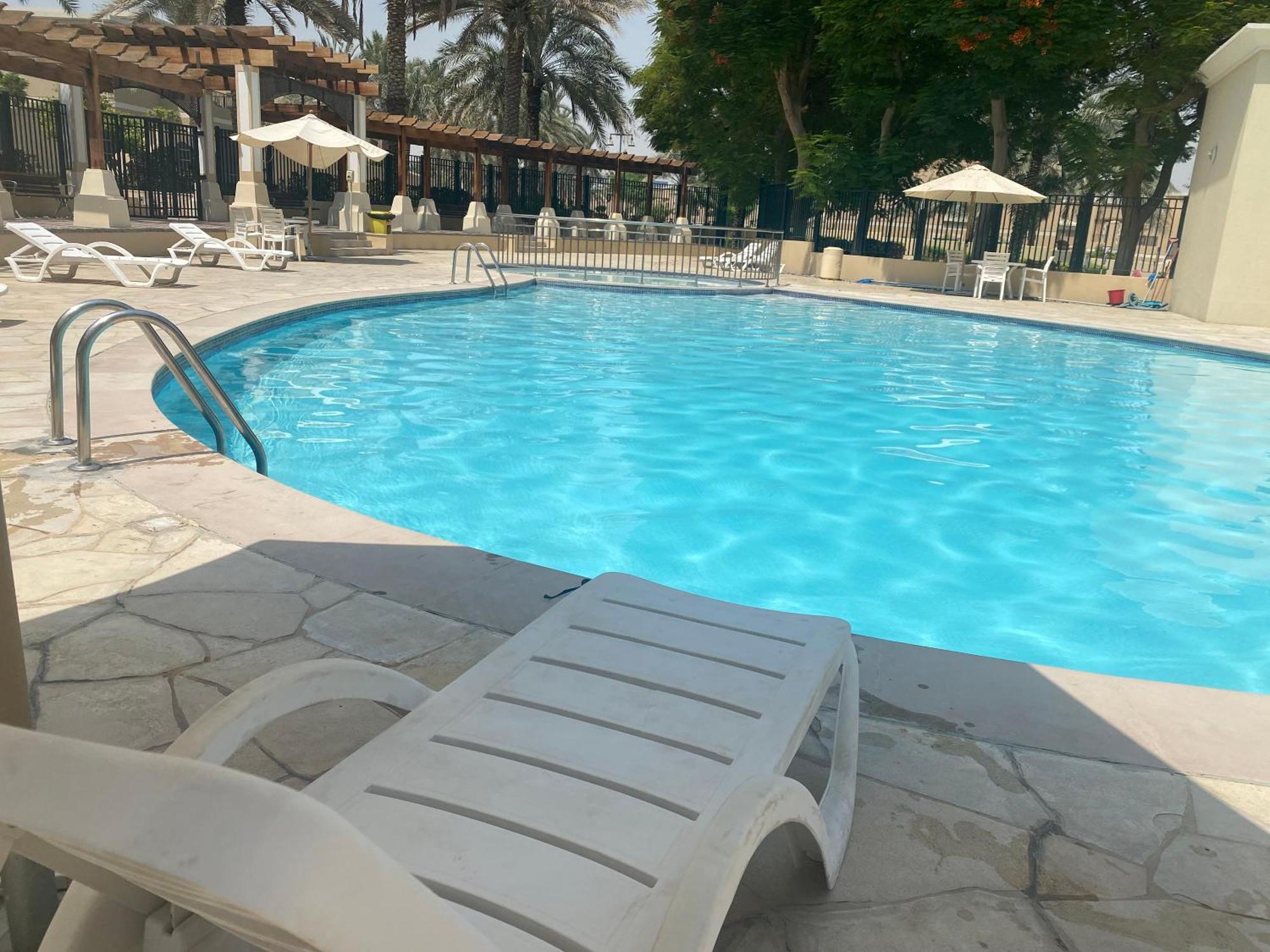 Spacious 4-bedroom villa, children friendly Dubai Exteriör bild